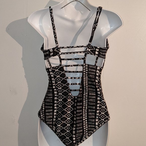 No Boundaries Swim Suit Size M 7-9 - Picture 2 of 2